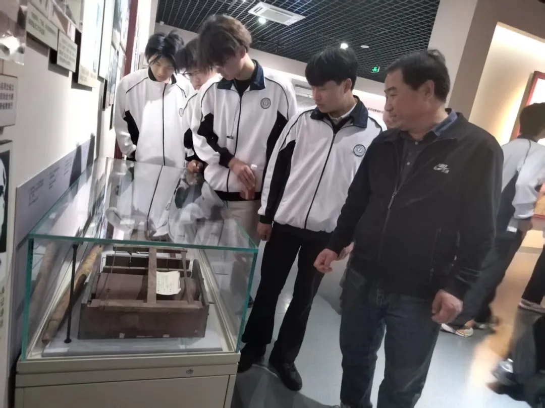 少年踏寻红色路，五四精神永传承——菏泽市交通高级技工学校组织师生参观冀鲁豫革命纪念馆传承红色基因，赓续精神血脉。插图4