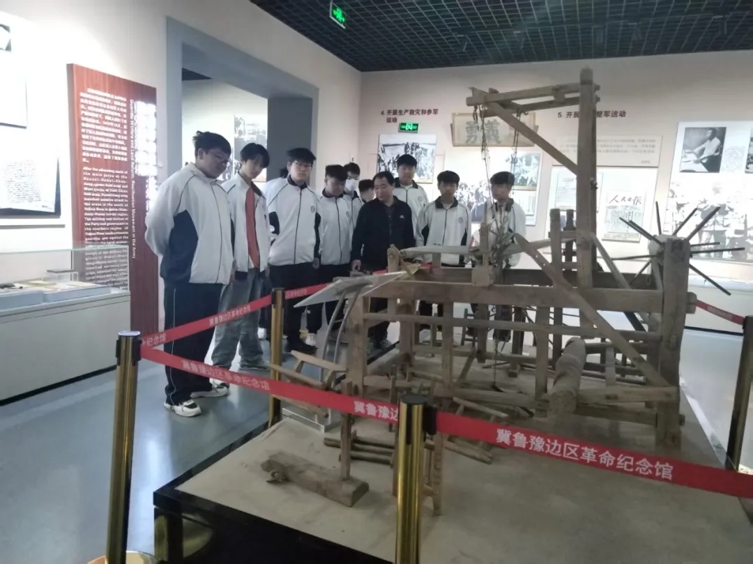 少年踏寻红色路，五四精神永传承——菏泽市交通高级技工学校组织师生参观冀鲁豫革命纪念馆传承红色基因，赓续精神血脉。插图3