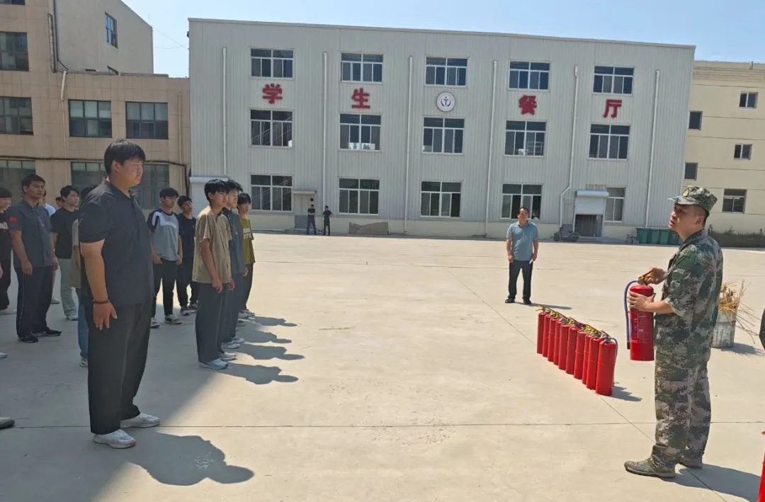 筑牢安全防线，共筑平安校园——菏泽市交通高级技工学校成功开展夏季校园消防演练活动插图4