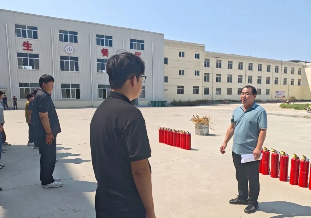 筑牢安全防线，共筑平安校园——菏泽市交通高级技工学校成功开展夏季校园消防演练活动插图6