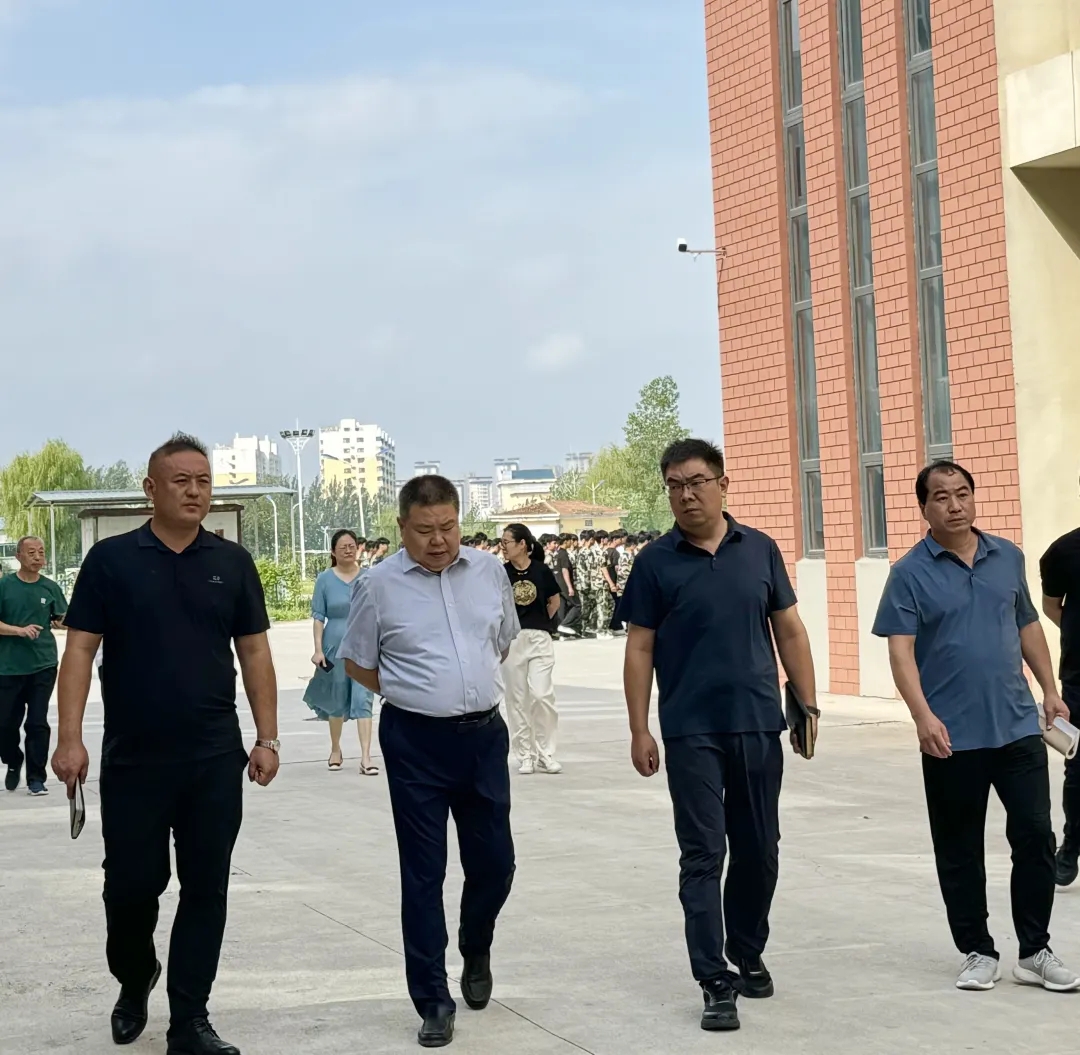 情系教育 温暖师心——交通集团公司党委书记、董事长苗林同志到菏泽市交通高级技工学校走访慰问插图3