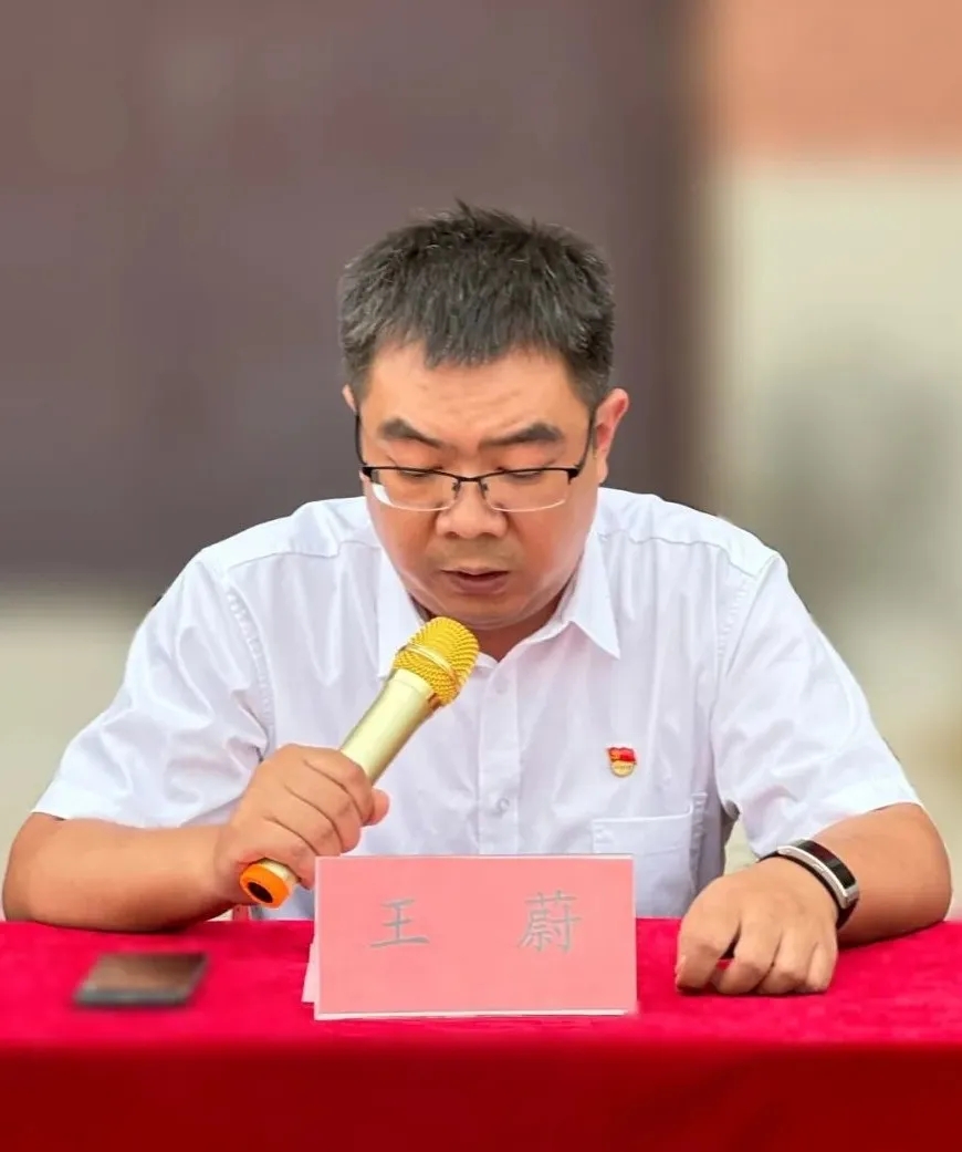 戎装展英姿 汇演铸青春——菏泽市交通高级技工学校2025年新生军训汇演圆满落幕插图9