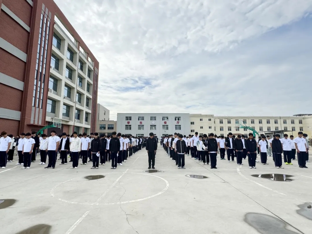 铭记国殇警钟鸣 少年报国志不休——菏泽市交通高级技工学校开展“九一八”主题教育活动插图1