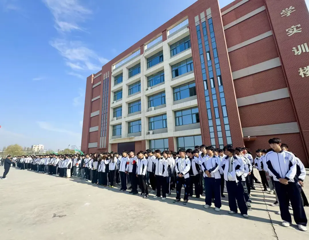 消防记心间 防患于未”燃“——菏泽市交通高级技工学校开展消防灭火疏散演练活动